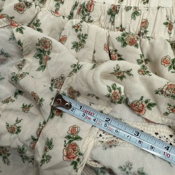 Dainty ruffle ditsy floral coquette flowy shorts - Picture 4 of 4